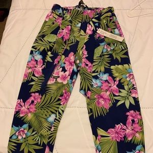 Floral stretch crop pants